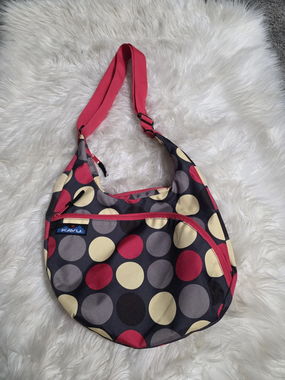 Kavu Shoulder Bag in Pink, Cream & Gray Polka Dot